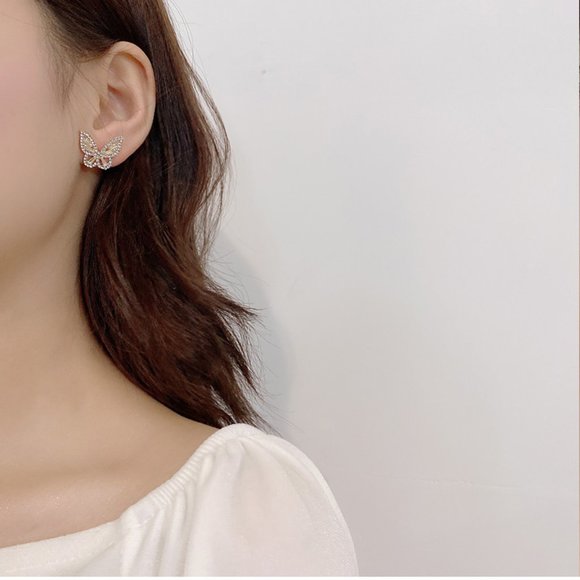 𝙡𝙖𝙨𝙩 𝙤𝙣𝙚⚡️💙 Butterfly Earrings Studs - Picture 3 of 9